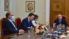 Президента Румен Радев: Изключително важно е да се отнасяме по-отговорно, за да има правителство - Videoclip.bg