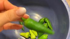 Мариновани люти чушки - най-лесната рецепта с много вкусен резултат / Маринованный острый перец - Videoclip.bg