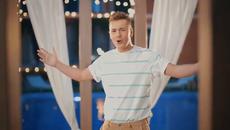 MENIL VELIOSKI - AKO SE UDAŠ MENI IZ INATA (OFFICIAL VIDEO) - Videoclip.bg