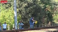 НЕ ПРЕМИНАВАЙТЕ ТАКА ПРЕЗ РЕЛСИТЕ!!! - Влак прегази човек на жп моста на Коматевския възел кв. Кючук Париж - Videoclip.bg