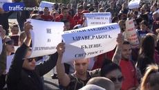 Стотици протестиращи блокираха възлово кръстовище - Videoclip.bg