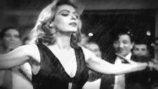 „Συννεφιασμένη Κυριακή“ – Μελίνα Μερκούρη - Videoclip.bg