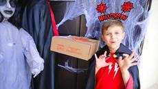 Roma and mysterious adventures on Halloween Trick or Treat Candy Haul - Videoclip.bg