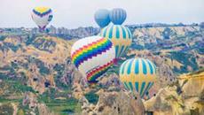 С балони над Кападокия!!! Colourful dance of hot air balloons in Turkey’s Cappadocia - Videoclip.bg