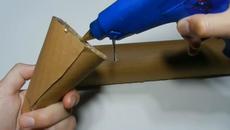 Сглобяване на самолет от подръчни материали - Videoclip.bg