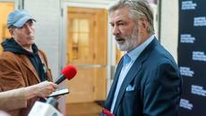 Конфискуваха телефона на Алек Болдуин заради инцидент по време на сниимки - Videoclip.bg