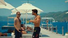 Ben Yerimi Değil, Onlar Baktıkları Yeri Değiştirecekler! - Bay Yanlış - Videoclip.bg