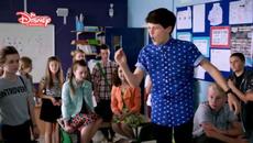 Колко Неловко С01 Е02 (Friendundancy) бг.аудио - Videoclip.bg