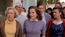 „3aвpъщaнe в бъдeщeтo“ – фaнтacтичнa кoмeдия, II част - Videoclip.bg