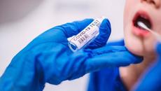 Спад на положителните тестове за COVID при учениците и учителите в училищата - Videoclip.bg