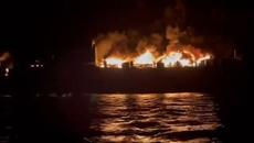 Φωτιά σε πλοίο κοντά στην Κέρκυρα - Пожар на кораб близо до Корфу - Videoclip.bg