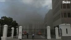 Fire erupts at South African parliament building in Cape Town - Videoclip.bg