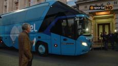Отборът на Левски напусна безмълвен стадион Васил Левски - Videoclip.bg