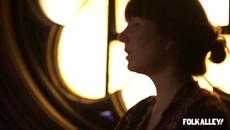 Folk Alley Sessions: Anna Tivel - "Velvet Curtain" - Videoclip.bg