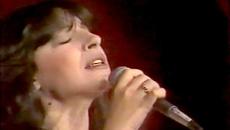 „Τι γλυκό να σ' αγαπούν“ – Χάρις Αλεξίου - Videoclip.bg