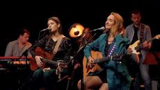 Marija & Mia - Gledaj me u oči - Videoclip.bg