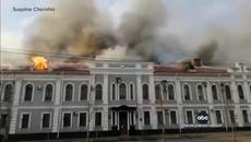 Битката за Киев продължава с военни оръжия - Russian troops close in on Ukrainian capital of Kyiv - Videoclip.bg