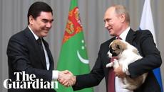 Putin's all smiles to get a puppy as birthday present - Videoclip.bg