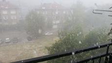 Апокалиптична градушка над Пловдив тази вечер 1 април 2022 г. - Все едно камъни валяха - Videoclip.bg