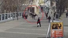 Агресия в Бургас! Мъж нападал и ритал в главата жени в Бургас - Мъжа е задържан 2022г. - Videoclip.bg