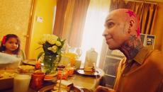 blackbear, Machine Gun Kelly - gfy (Official Video) - Videoclip.bg