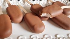 Non comprerai più il gelato! prendi le banane e yogurt, fai questo gelato incredibilmente delizioso. - Videoclip.bg