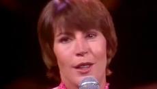 Helen Reddy & Bee Gees (1975) - To love Somebody (live) - Videoclip.bg