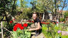 ДРУГИТЕ БЪЛГАРИ: Цвети за пермакултурата, цветята и подготовката за живот на село |Еп 11| Boho Soulz - Videoclip.bg