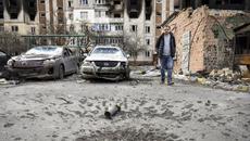 Сред отломки и разруха жители на Киев се завръщат по домовете си - Videoclip.bg