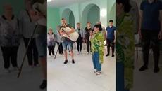 БОРИСЛАВ БОРИСОВ, ДИАНА ИВАНОВА И СВС 'МЛАДЕЖКИ СЪРЦА" - СЕВДИЦЕ, ПИЛЕ, ШЕРАНО - Videoclip.bg