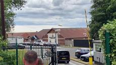 Sven Botman arrives at Newcastle United training ground ahead of Lille move - Videoclip.bg