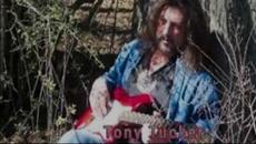 Tony Tucker - The Old Man, the Strat, and the Swamp - Videoclip.bg