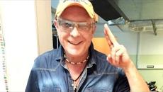 Валерий Палаускас   -   Обнимаю милую Кошечку - Videoclip.bg