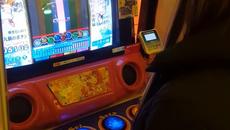 Random Japanese guy VS my wife - Videoclip.bg