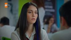 Süsen, Ömer'in elindeki fuların Leyla'nın olduğunu anlıyor - Kardeşlerim 59. Bölüm - Videoclip.bg