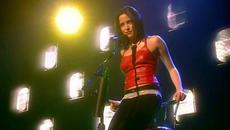 The Corrs - Radio (Live in London 2000 | 20 years anniversary cut) - Videoclip.bg