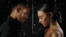 Crvena jabuka - Uzmi me (Official lyric video) - Videoclip.bg