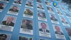 Президент Украины и первая леди почтили память Героев Небесной Сотни. Детали - Videoclip.bg