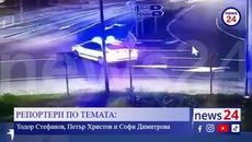 ДВАМА ПОЛИЦАИ, УБИТИ ПРИ ГОНКА: Автобус с мигранти се вряза в патрулката им - Videoclip.bg