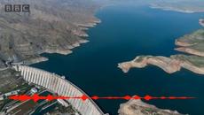 “Кемпир-Абаддын” бүтпөгөн чыры: президент Өзгөндүн элине өзү барды - ПОДКАСТ - BBC Kyrgyz - Videoclip.bg