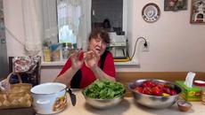 Наталя Фаліон (Лісапетний батальйон) - Бабусині рецепти. Консервований щавель. - Videoclip.bg