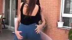 Танцът изглежда по-красив, когато две красиви женски тела са част от него - Videoclip.bg