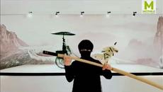 Истински нинджа, който не позволява нищо да застане на пътя му… или във въздуха - Videoclip.bg